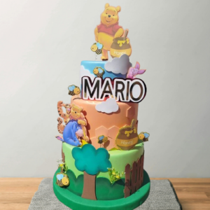 Torta a Tre Piani Winnie the Pooh: Avventura nel Bosco dei Cento Acri