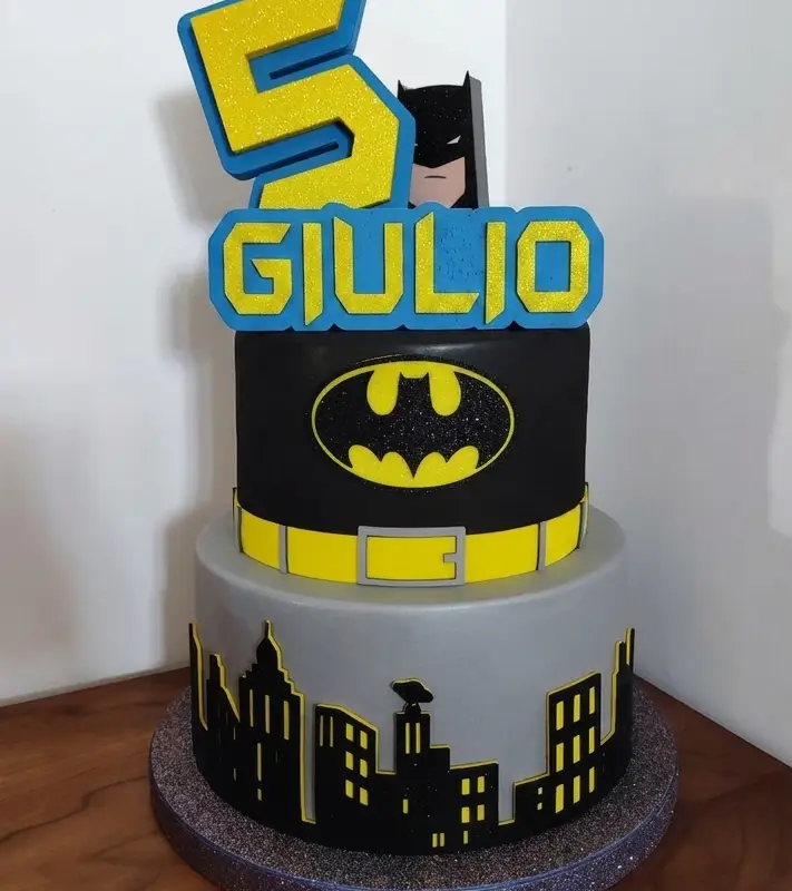 Torta Compleanno Batman per bambini scenografica - immagine 2